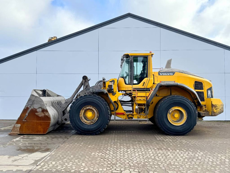 Volvo L220H - Dutch Machine / CDC Steering - Gumikerekes homlokrakodó: 1 kép. Volvo L220H - Dutch Machine / CDC Steering - Gumikerekes homlokrakodó: 1 kép.