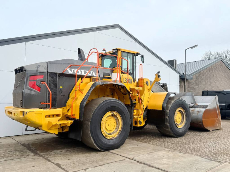 Volvo L350H - Dutch Machine / CDC Steering - Gumikerekes homlokrakodó: 5 kép. Volvo L350H - Dutch Machine / CDC Steering - Gumikerekes homlokrakodó: 5 kép.