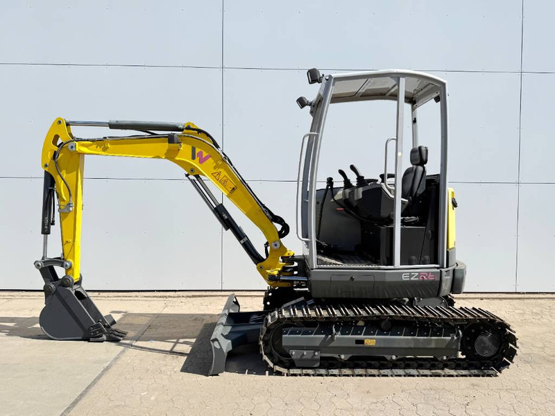 WACKER NEUSON EZ26 Zero Tail - Hammer Lines / Trench Bucket - Minikotró: 1 kép. WACKER NEUSON EZ26 Zero Tail - Hammer Lines / Trench Bucket - Minikotró: 1 kép.