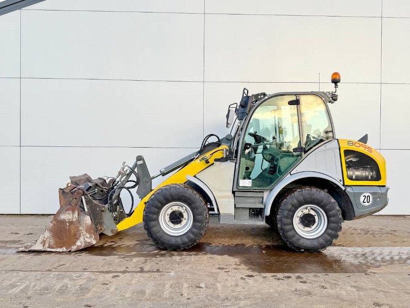 WACKER NEUSON Kramer 8095 4 Wheel Steering / Bucket + Forks - Gumikerekes homlokrakodó: 4 kép. WACKER NEUSON Kramer 8095 4 Wheel Steering / Bucket + Forks - Gumikerekes homlokrakodó: 4 kép.