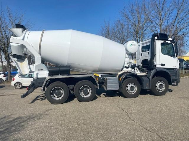 Mercedes Arocs 4145 - Betonmixer: 4 kép. Mercedes Arocs 4145 - Betonmixer: 4 kép.
