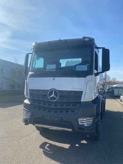 Mercedes Arocs 4145 - Betonmixer: 3 kép. Mercedes Arocs 4145 - Betonmixer: 3 kép.