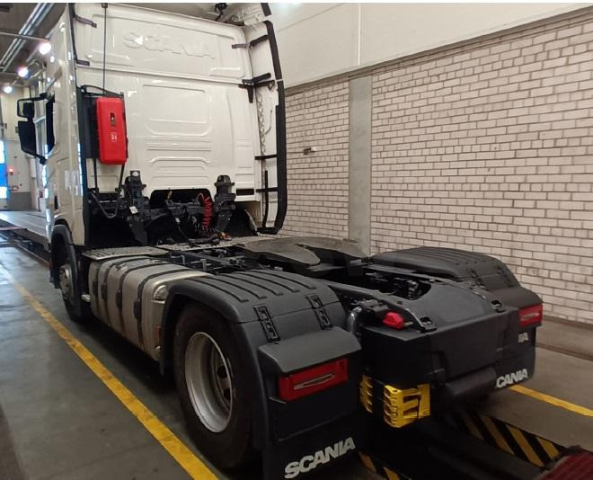 Scania R 450 - Nyergesvontató: 4 kép. Scania R 450 - Nyergesvontató: 4 kép.