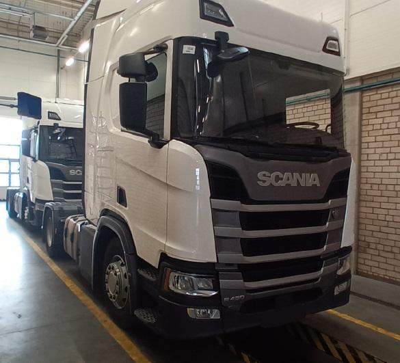 Scania R 450 - Nyergesvontató: 2 kép. Scania R 450 - Nyergesvontató: 2 kép.