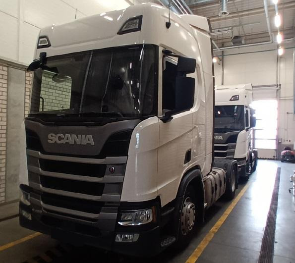 Scania R 450 - Nyergesvontató: 1 kép. Scania R 450 - Nyergesvontató: 1 kép.