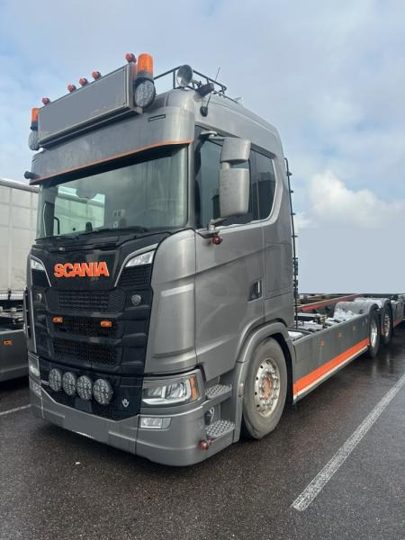 Scania S 590 - Nyergesvontató: 2 kép. Scania S 590 - Nyergesvontató: 2 kép.