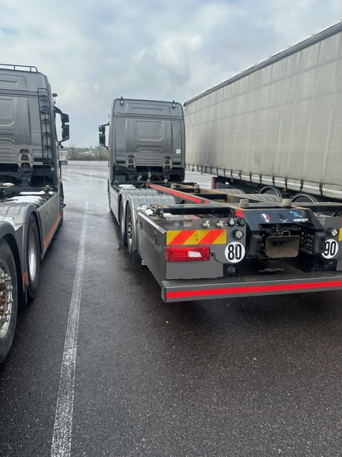 Scania S 590 - Nyergesvontató: 4 kép. Scania S 590 - Nyergesvontató: 4 kép.