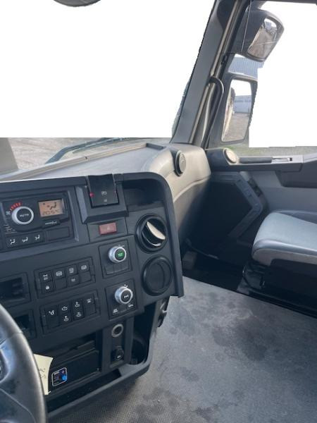 Renault K-Series - Billenőplatós teherautó: 4 kép. Renault K-Series - Billenőplatós teherautó: 4 kép.