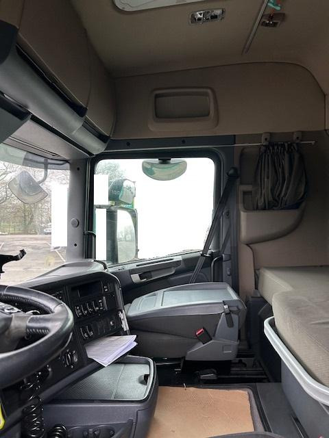 Scania R 410 - Ponyvás teherautó: 4 kép. Scania R 410 - Ponyvás teherautó: 4 kép.