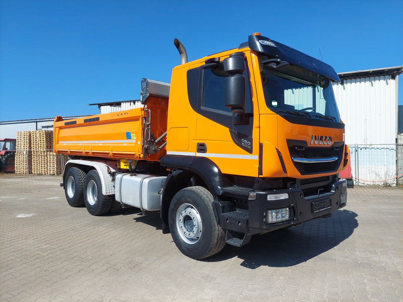 Iveco AT260XZ/HR - Billenőplatós teherautó: 3 kép. Iveco AT260XZ/HR - Billenőplatós teherautó: 3 kép.