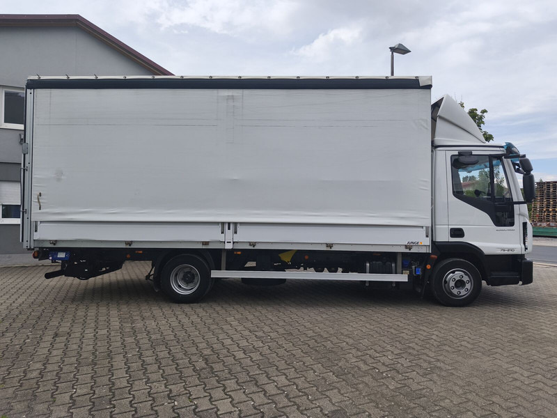 Iveco Eurocargo 75-210 - Ponyvás teherautó: 4 kép. Iveco Eurocargo 75-210 - Ponyvás teherautó: 4 kép.