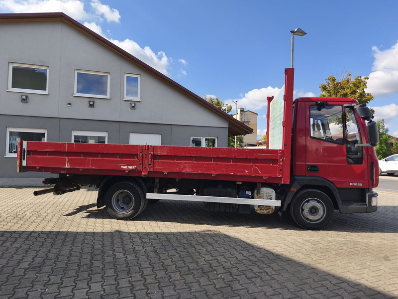 Iveco ML80E22 - Platós teherautó: 4 kép. Iveco ML80E22 - Platós teherautó: 4 kép.