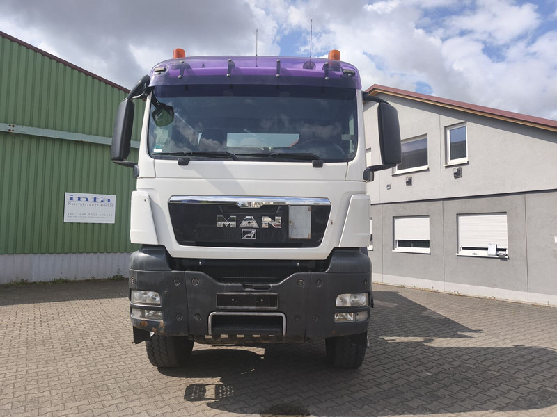MAN MAN TGS 26.440 Kipper 6x6 Bordmatik Rollplane AHK Euro 5 - Billenőplatós teherautó: 4 kép. MAN MAN TGS 26.440 Kipper 6x6 Bordmatik Rollplane AHK Euro 5 - Billenőplatós teherautó: 4 kép.