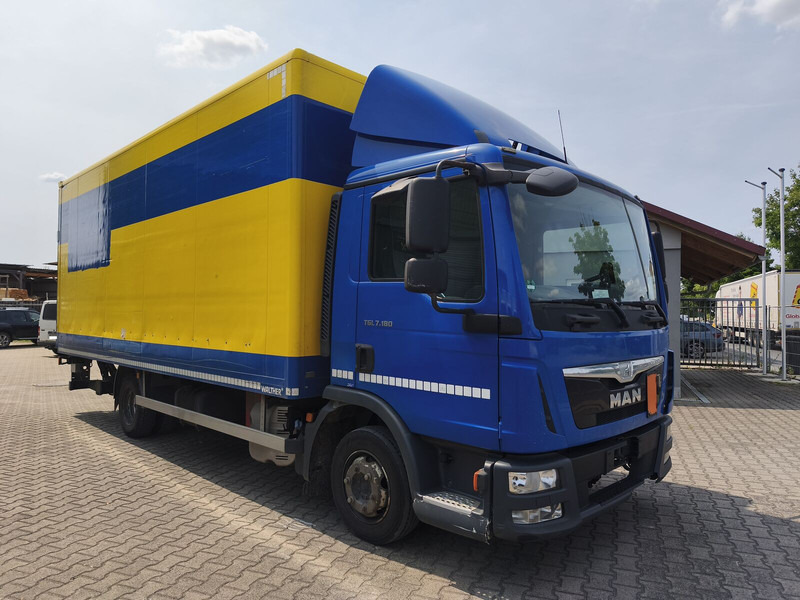 MAN TGL 7.180 8.180 Koffer Euro 6 4x2 (32) - Dobozos felépítményű teherautó: 2 kép. MAN TGL 7.180 8.180 Koffer Euro 6 4x2 (32) - Dobozos felépítményű teherautó: 2 kép.