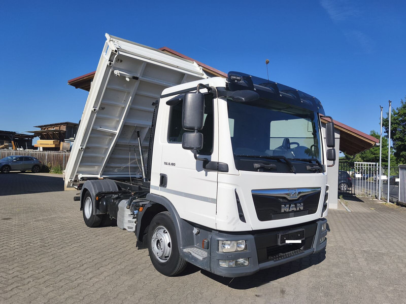 MAN TGL 8.180 Meiller Dreiseitenkipper 3-Sitzer 4x2 Euro 6 AHK (7) - Billenőplatós teherautó: 1 kép. MAN TGL 8.180 Meiller Dreiseitenkipper 3-Sitzer 4x2 Euro 6 AHK (7) - Billenőplatós teherautó: 1 kép.