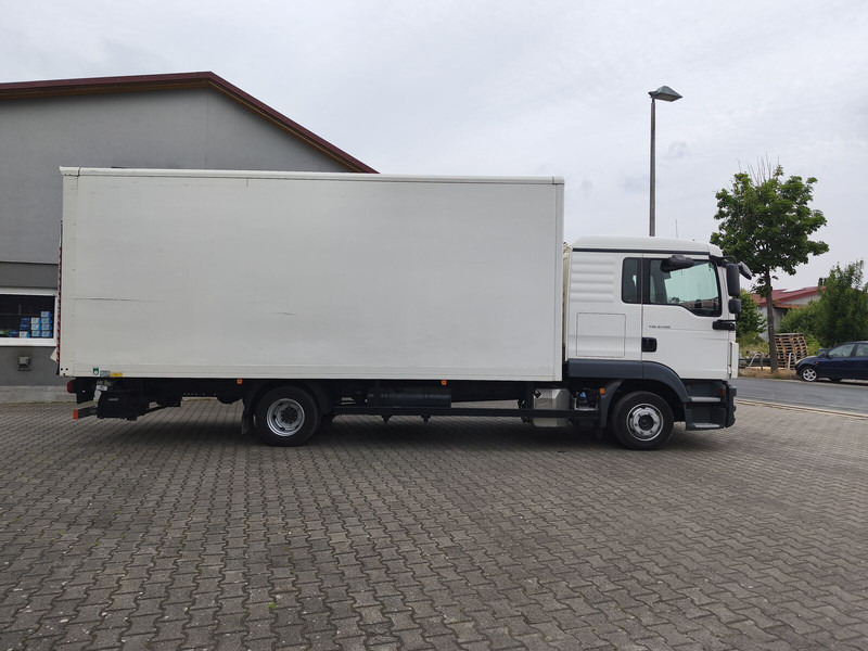MAN TGL 8.190 Koffer gFH 4x2 Euro 6 AHK LBW (24) - Dobozos felépítményű teherautó: 4 kép. MAN TGL 8.190 Koffer gFH 4x2 Euro 6 AHK LBW (24) - Dobozos felépítményű teherautó: 4 kép.