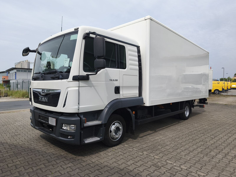 MAN TGL 8.190 Koffer gFH AHK LBW Euro 6 4x2 (11) - Dobozos felépítményű teherautó: 1 kép. MAN TGL 8.190 Koffer gFH AHK LBW Euro 6 4x2 (11) - Dobozos felépítményű teherautó: 1 kép.