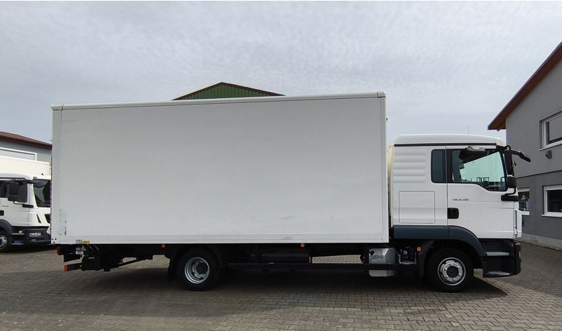 MAN TGL 8.190 Koffer gFH AHK LBW Euro 6 4x2 (11) - Dobozos felépítményű teherautó: 4 kép. MAN TGL 8.190 Koffer gFH AHK LBW Euro 6 4x2 (11) - Dobozos felépítményű teherautó: 4 kép.
