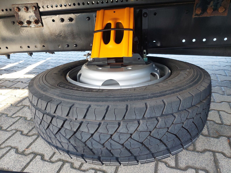 Dobozos felépítményű teherautó MAN TGL 8.190 L 4x2 Euro 6 Koffer AHK LBW TÜV NEU: 16 kép.