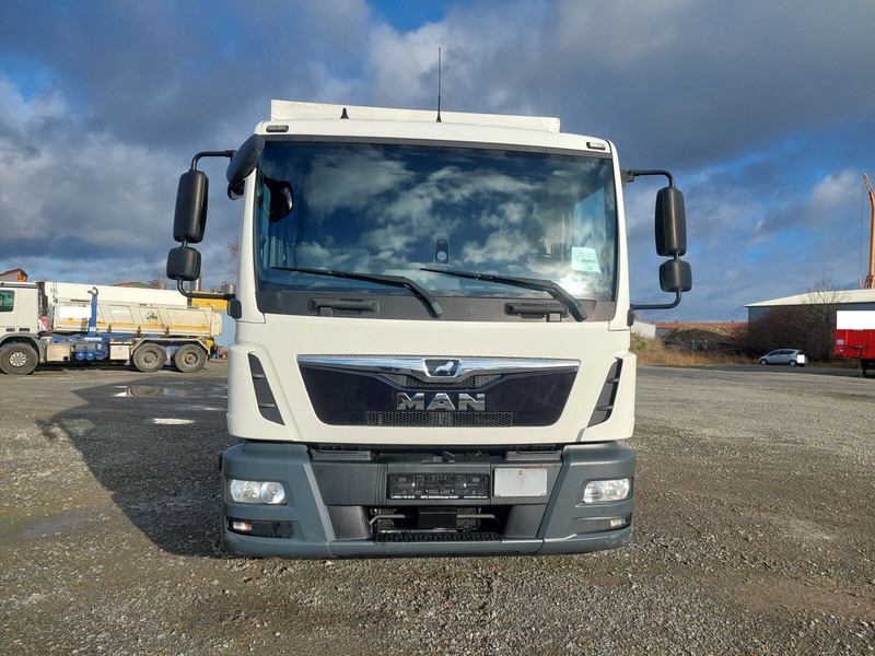 MAN TGL 8.190 L 4x2 Euro 6 LBW AHK - Ponyvás teherautó: 3 kép. MAN TGL 8.190 L 4x2 Euro 6 LBW AHK - Ponyvás teherautó: 3 kép.