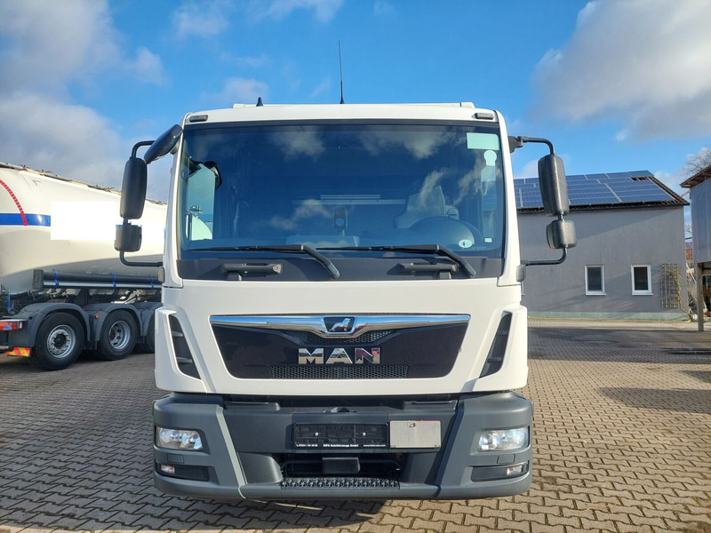 MAN TGL 8.190 L gFH Koffer LBW AHK (25) TÜV NEU - Dobozos felépítményű teherautó: 3 kép. MAN TGL 8.190 L gFH Koffer LBW AHK (25) TÜV NEU - Dobozos felépítményű teherautó: 3 kép.