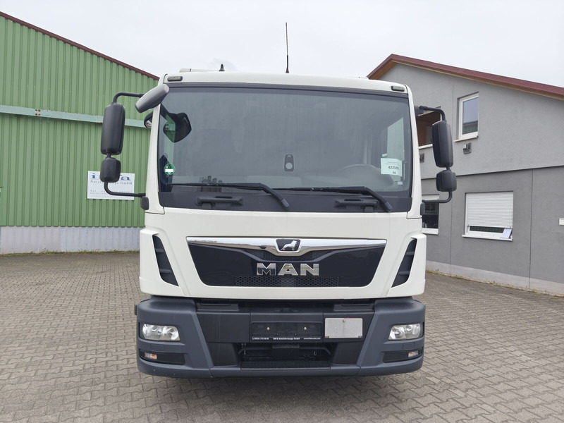 MAN TGL 8.190 TÜV NEU - Dobozos felépítményű teherautó: 3 kép. MAN TGL 8.190 TÜV NEU - Dobozos felépítményű teherautó: 3 kép.