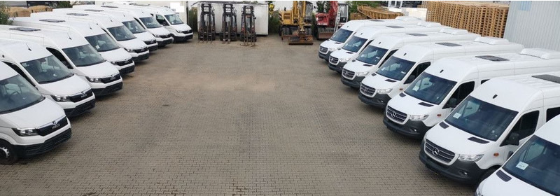 Mercedes-Benz 519 Sprinter AHK - Minibusz, Kisbusz: 2 kép. Mercedes-Benz 519 Sprinter AHK - Minibusz, Kisbusz: 2 kép.