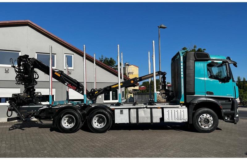 Mercedes-Benz Arocs 2653 - Rönkszállító teherautó: 4 kép. Mercedes-Benz Arocs 2653 - Rönkszállító teherautó: 4 kép.