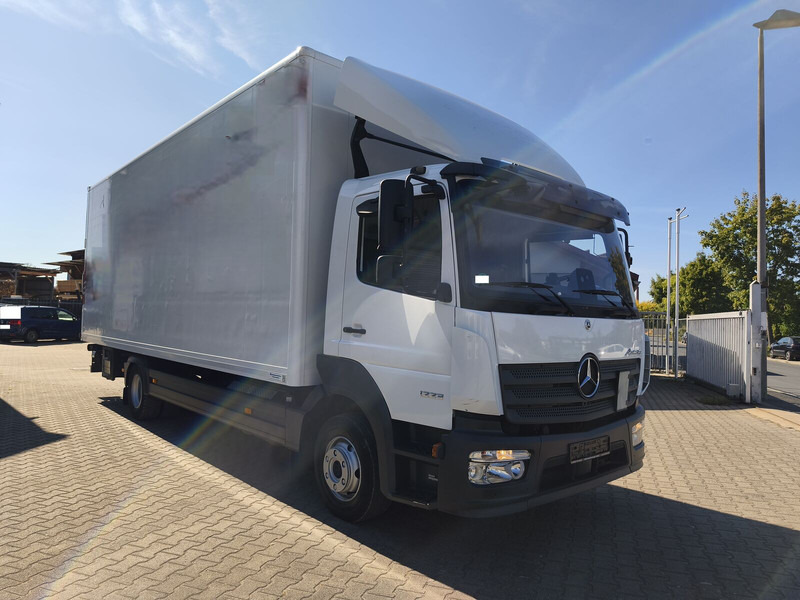 Mercedes-Benz Atego 1223 - Dobozos felépítményű teherautó: 2 kép. Mercedes-Benz Atego 1223 - Dobozos felépítményű teherautó: 2 kép.