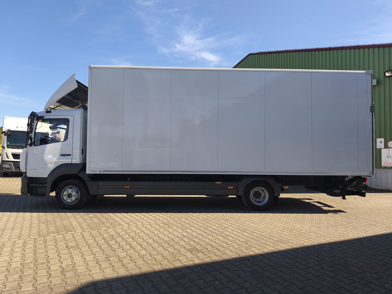 Mercedes-Benz Atego 1223 - Dobozos felépítményű teherautó: 5 kép. Mercedes-Benz Atego 1223 - Dobozos felépítményű teherautó: 5 kép.