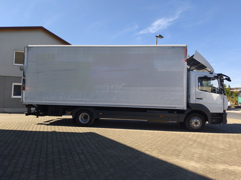 Mercedes-Benz Atego 1223 - Dobozos felépítményű teherautó: 4 kép. Mercedes-Benz Atego 1223 - Dobozos felépítményű teherautó: 4 kép.