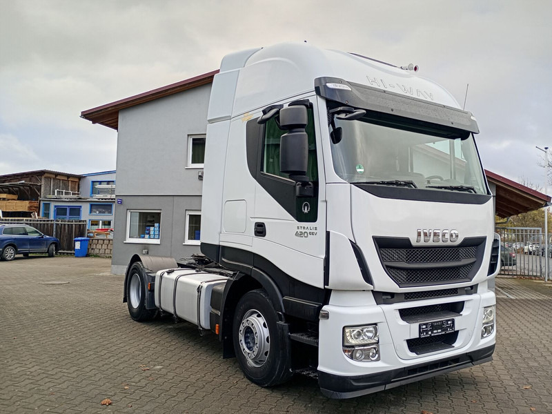 Iveco Stralis 420 - Nyergesvontató: 1 kép. Iveco Stralis 420 - Nyergesvontató: 1 kép.