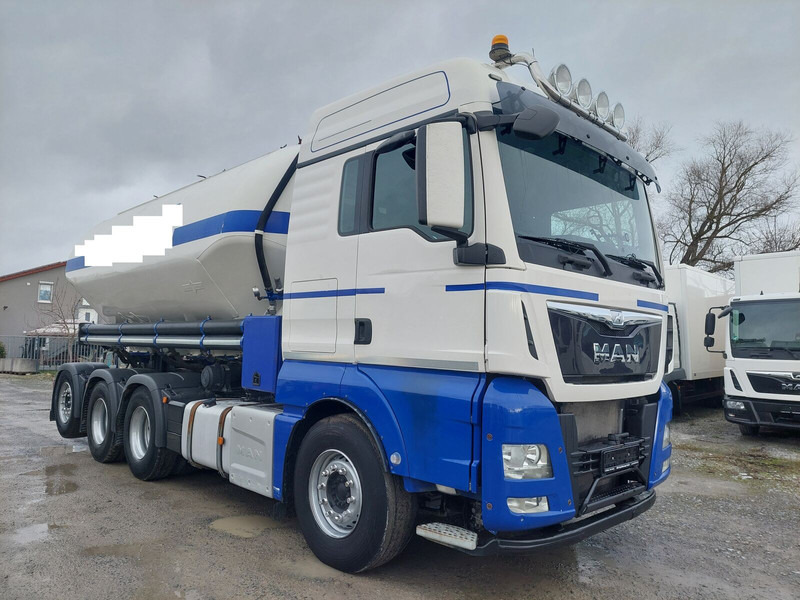 MAN TGX 35.440 Silo Euro 6 8x4 Lift+Lenk Klima (5) - Teherautó: 2 kép. MAN TGX 35.440 Silo Euro 6 8x4 Lift+Lenk Klima (5) - Teherautó: 2 kép.