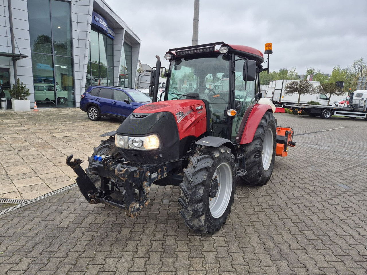 Case IH Farmall 75 / 2022 / Only 1853 MTH / Sweeper + Plow Extra / 1 OWN - Traktor: 4 kép. Case IH Farmall 75 / 2022 / Only 1853 MTH / Sweeper + Plow Extra / 1 OWN - Traktor: 4 kép.