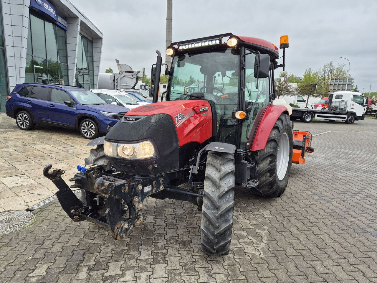 Case IH Farmall 75 / 2022 / Only 1853 MTH / Sweeper + Plow Extra / 1 OWN - Traktor: 2 kép. Case IH Farmall 75 / 2022 / Only 1853 MTH / Sweeper + Plow Extra / 1 OWN - Traktor: 2 kép.