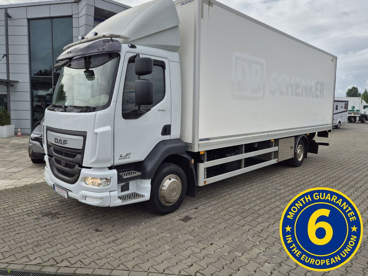DAF LF 250 FA / 3 Seats / Works Great - Dobozos felépítményű teherautó: 1 kép. DAF LF 250 FA / 3 Seats / Works Great - Dobozos felépítményű teherautó: 1 kép.