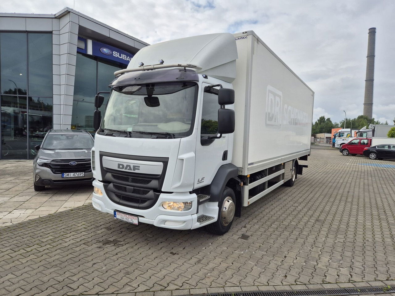 DAF LF 250 FA / Euro 6 / 18 EP / 3 Seats / 1 Owner - Dobozos felépítményű teherautó: 2 kép. DAF LF 250 FA / Euro 6 / 18 EP / 3 Seats / 1 Owner - Dobozos felépítményű teherautó: 2 kép.