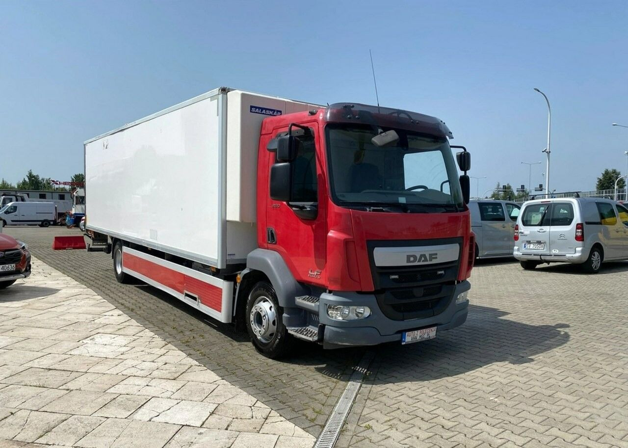 DAF LF 250 LF250I / 1 Owner / Hulsteins / Super Condition - Hűtős teherautó: 4 kép. DAF LF 250 LF250I / 1 Owner / Hulsteins / Super Condition - Hűtős teherautó: 4 kép.
