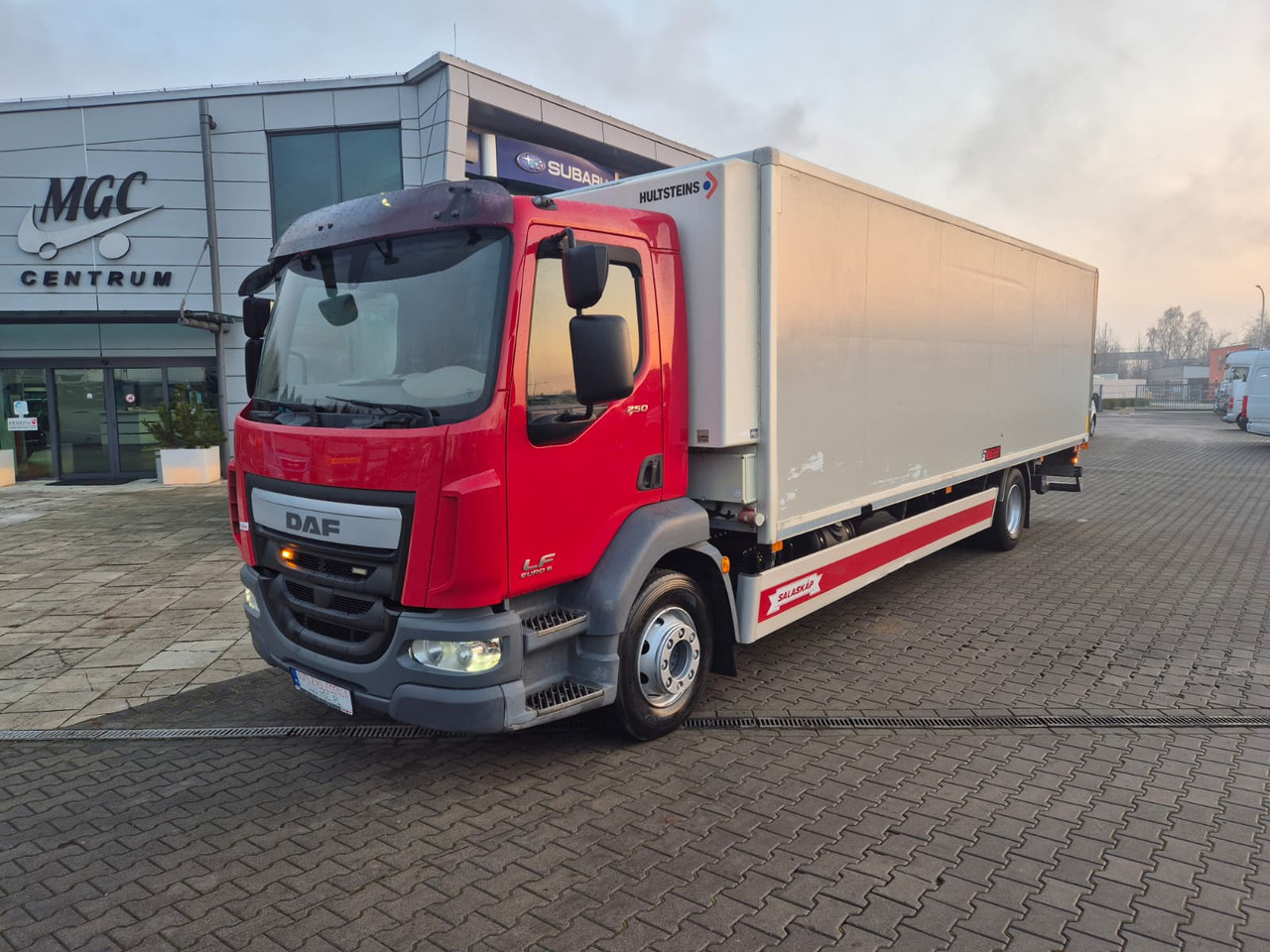 DAF LF 250 LF250I / 1 Owner / Hulsteins / Super Condition - Hűtős teherautó: 1 kép. DAF LF 250 LF250I / 1 Owner / Hulsteins / Super Condition - Hűtős teherautó: 1 kép.