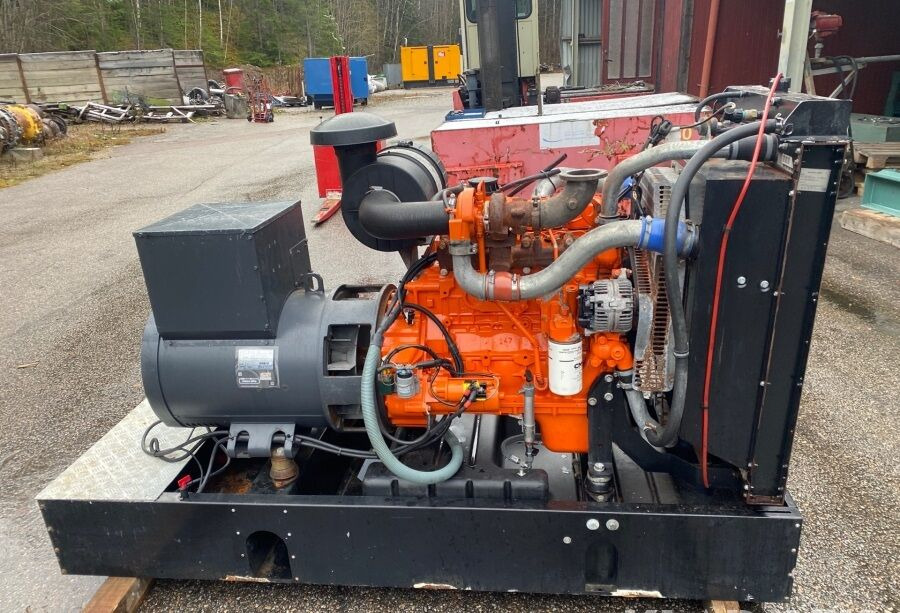 Diversen ECP34 2S4 - Iveco Engine,126kVA,New oils, filters, Mecc Alte ECP34 2S4 - Áramfejlesztő: 3 kép. Diversen ECP34 2S4 - Iveco Engine,126kVA,New oils, filters, Mecc Alte ECP34 2S4 - Áramfejlesztő: 3 kép.