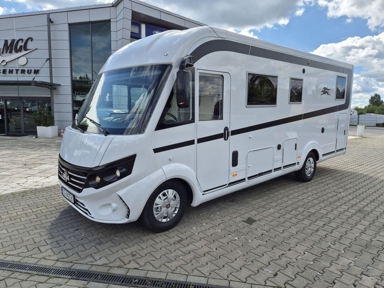 Fiat H4109 Laika H4109 - Integrált lakóautó: 1 kép. Fiat H4109 Laika H4109 - Integrált lakóautó: 1 kép.