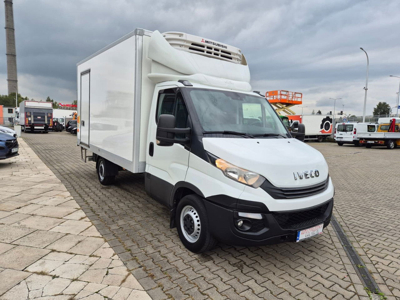 Iveco Daily 35S16 Hi-Matic / 1 Owner / Mitsubishi / Serviced - Hűtős kisteherautó: 4 kép. Iveco Daily 35S16 Hi-Matic / 1 Owner / Mitsubishi / Serviced - Hűtős kisteherautó: 4 kép.