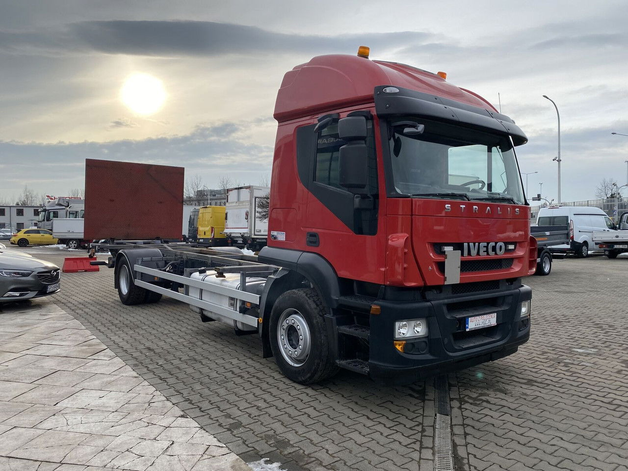 Iveco Stralis 360 AT 190 / Euro 5 / NEW Service / Long Frame - Alvaz teherautó: 1 kép. Iveco Stralis 360 AT 190 / Euro 5 / NEW Service / Long Frame - Alvaz teherautó: 1 kép.