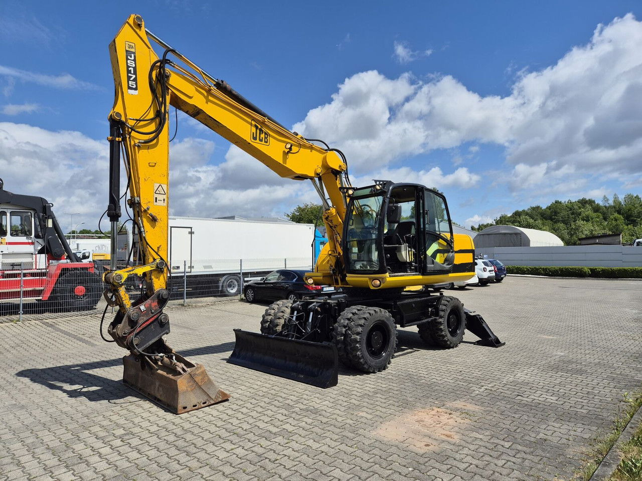 JCB JS 175 W / 18000MTH / 1 Owner / Serviced - Gumikerekes kotró: 1 kép. JCB JS 175 W / 18000MTH / 1 Owner / Serviced - Gumikerekes kotró: 1 kép.