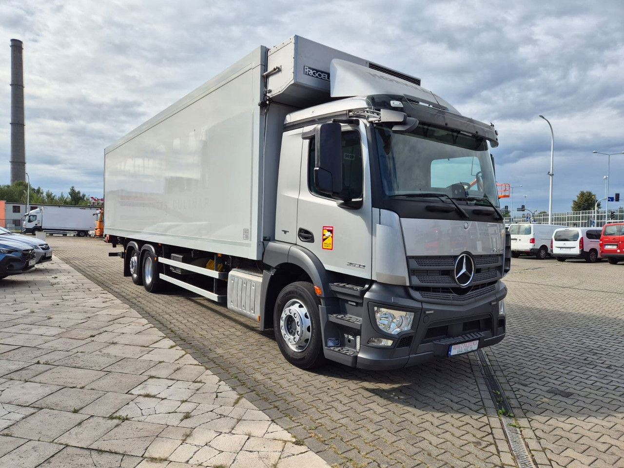 Mercedes-Benz Antos 2532 L - Hűtős teherautó: 5 kép. Mercedes-Benz Antos 2532 L - Hűtős teherautó: 5 kép.
