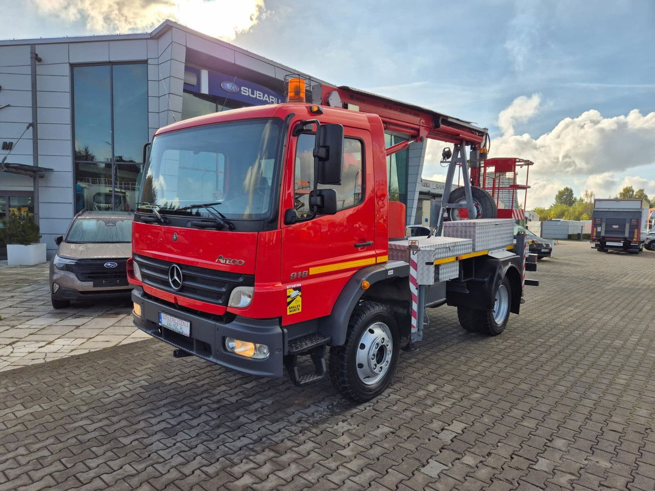 Mercedes-Benz Atego 918 4x4 / 16 M Lift / Serviced - Emelőkosaras teherautó: 2 kép. Mercedes-Benz Atego 918 4x4 / 16 M Lift / Serviced - Emelőkosaras teherautó: 2 kép.