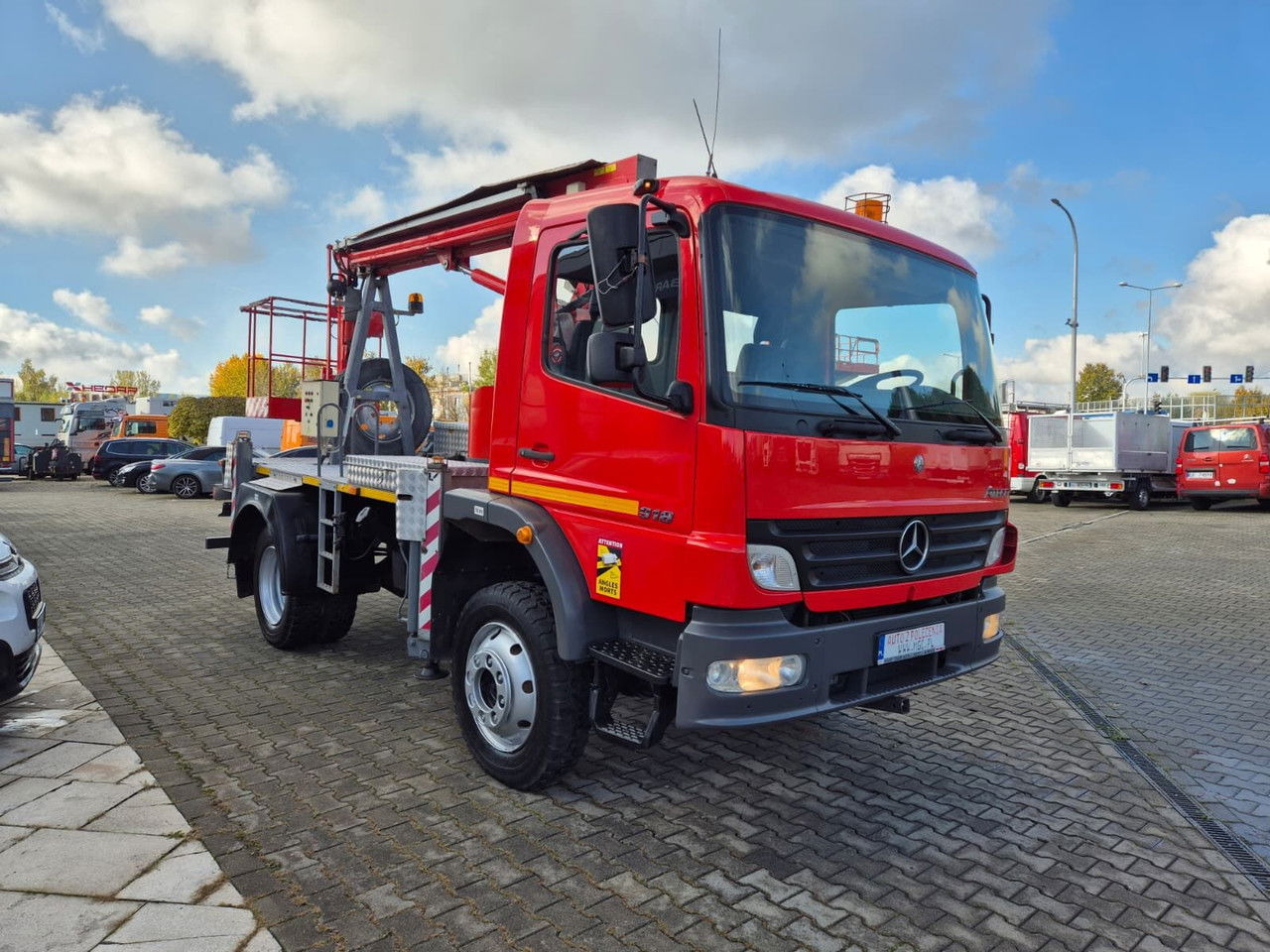 Mercedes-Benz Atego 918 4x4 / 16 M Lift / Serviced - Emelőkosaras teherautó: 5 kép. Mercedes-Benz Atego 918 4x4 / 16 M Lift / Serviced - Emelőkosaras teherautó: 5 kép.