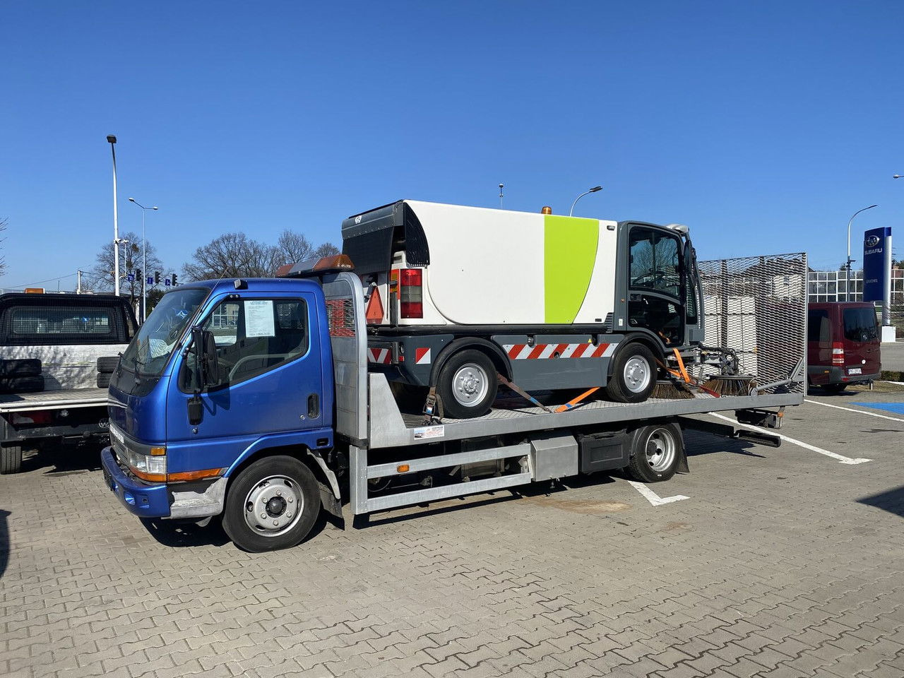 Mitsubishi Canter 3,0 D Mobile Platform / Hydraulic / Cars AND Machinery - Vontató: 4 kép. Mitsubishi Canter 3,0 D Mobile Platform / Hydraulic / Cars AND Machinery - Vontató: 4 kép.