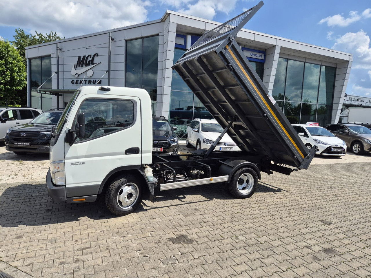 Mitsubishi Canter Fuso 3C13 / Kipper / Only 177TKM / Works Great - Billenőplatós teherautó: 1 kép. Mitsubishi Canter Fuso 3C13 / Kipper / Only 177TKM / Works Great - Billenőplatós teherautó: 1 kép.