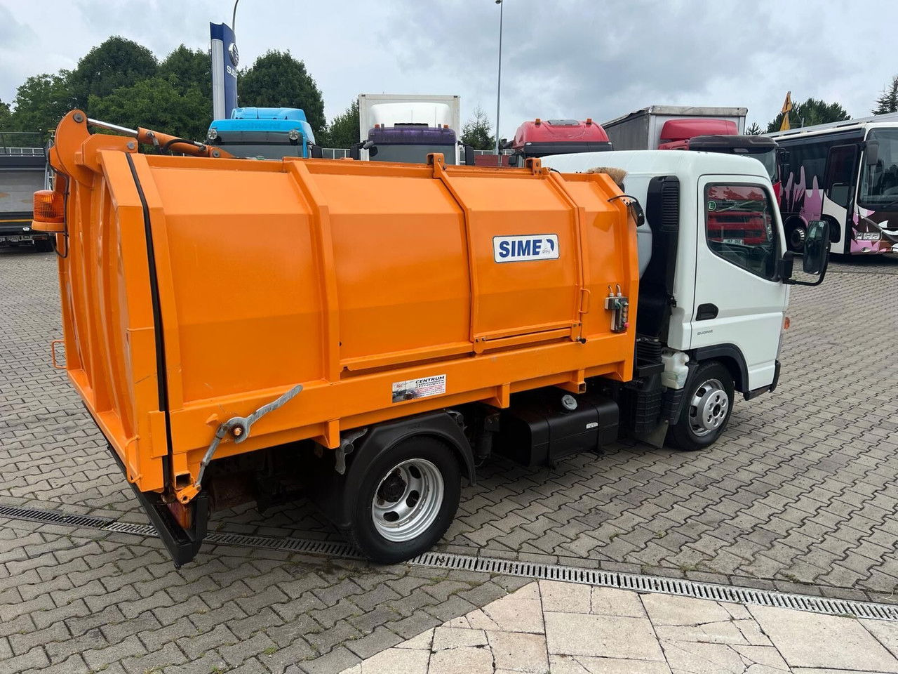 Mitsubishi Canter Fuso 3S13 AMT / Presscontainer / LOW KM / Super Condition - Szemetesautó: 4 kép. Mitsubishi Canter Fuso 3S13 AMT / Presscontainer / LOW KM / Super Condition - Szemetesautó: 4 kép.